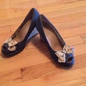 Aerosoles peek-aboo blue denim wedges